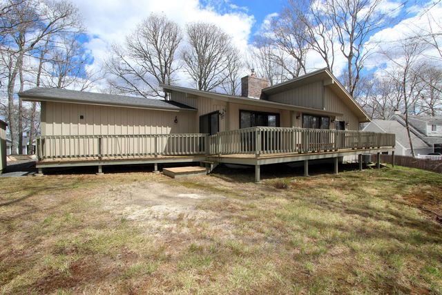 60 Redwood Circle, Mashpee, MA 02649