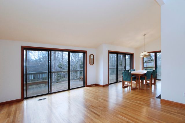 60 Redwood Circle, Mashpee, MA 02649