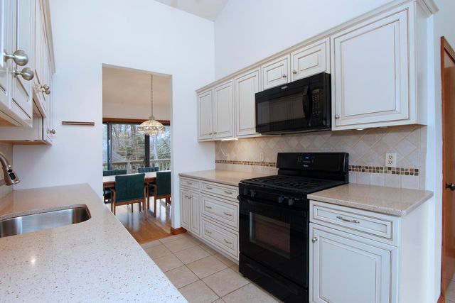 60 Redwood Circle, Mashpee, MA 02649
