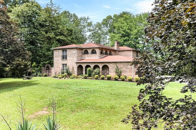 1738 Heathrow Dr, Cookeville, TN 38506