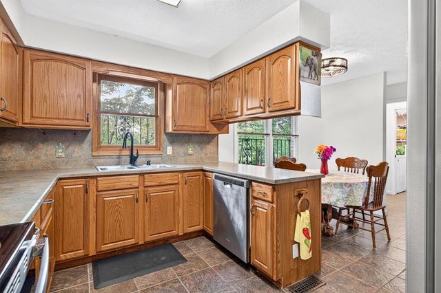 1738 Heathrow Dr, Cookeville, TN 38506