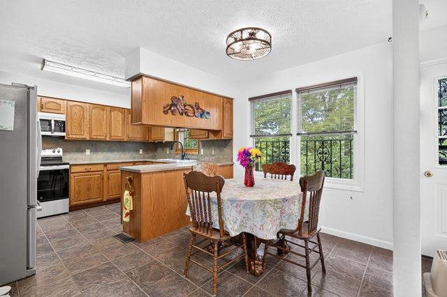 1738 Heathrow Dr, Cookeville, TN 38506
