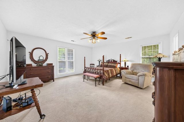 1738 Heathrow Dr, Cookeville, TN 38506