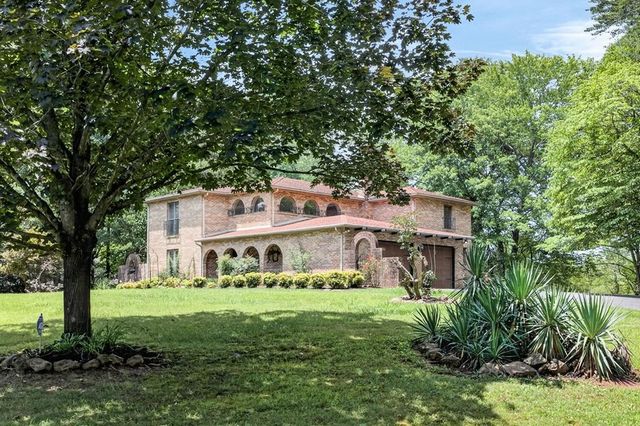 1738 Heathrow Dr, Cookeville, TN 38506