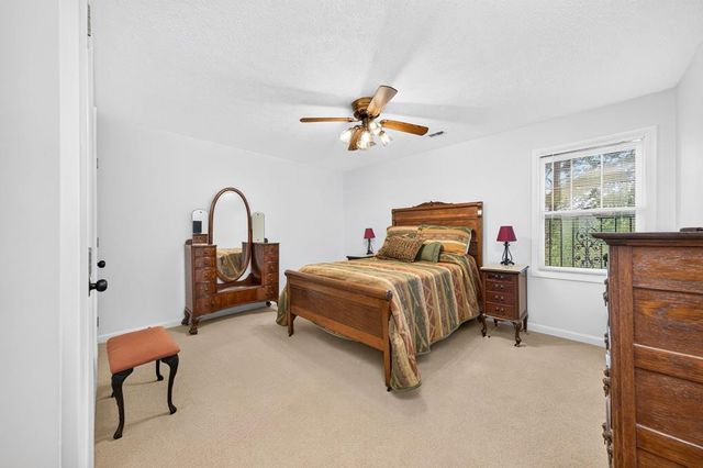 1738 Heathrow Dr, Cookeville, TN 38506