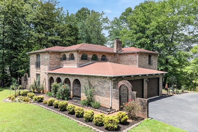 1738 Heathrow Dr, Cookeville, TN 38506