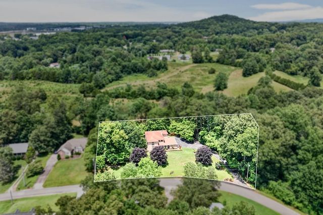 1738 Heathrow Dr, Cookeville, TN 38506