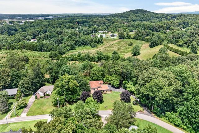 1738 Heathrow Dr, Cookeville, TN 38506
