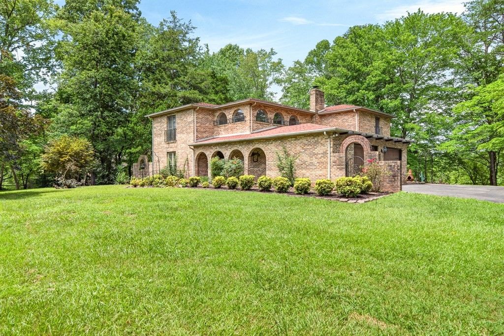1738 Heathrow Dr, Cookeville, TN 38506