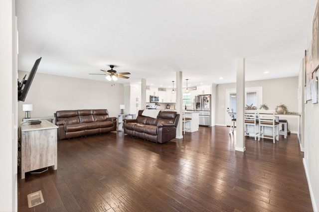 6810 Cherry Creek Rd, Cookeville, TN 38506