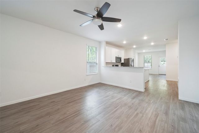 10429 Pineland Drive, Conroe, TX 77378