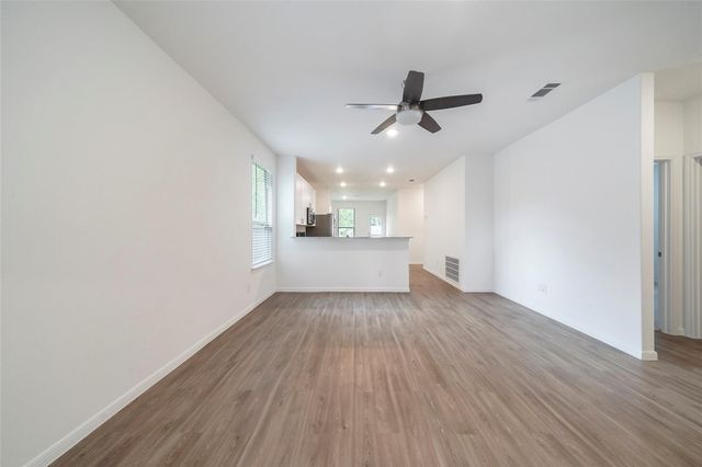 10429 Pineland Drive, Conroe, TX 77378