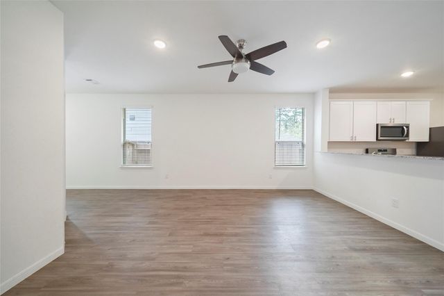 10429 Pineland Drive, Conroe, TX 77378