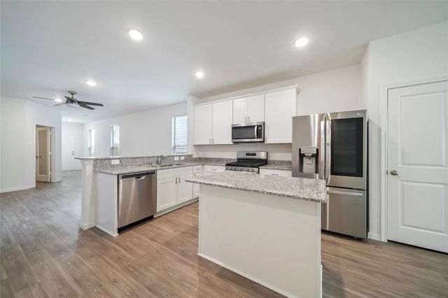 10429 Pineland Drive, Conroe, TX 77378