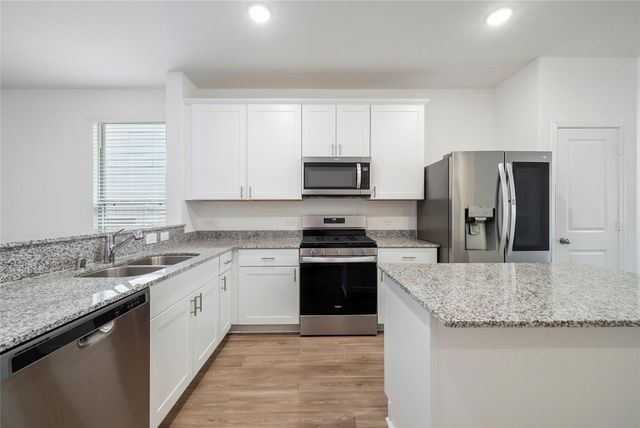 10429 Pineland Drive, Conroe, TX 77378