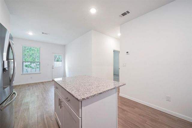 10429 Pineland Drive, Conroe, TX 77378