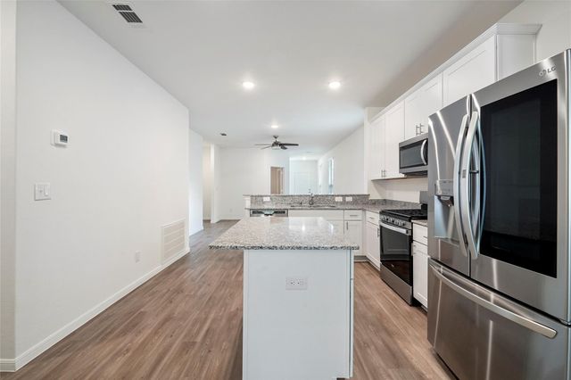 10429 Pineland Drive, Conroe, TX 77378