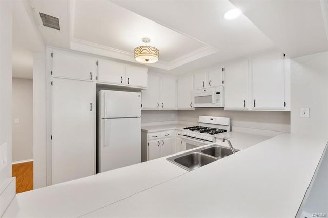 115 Greenfield, Irvine, CA 92614