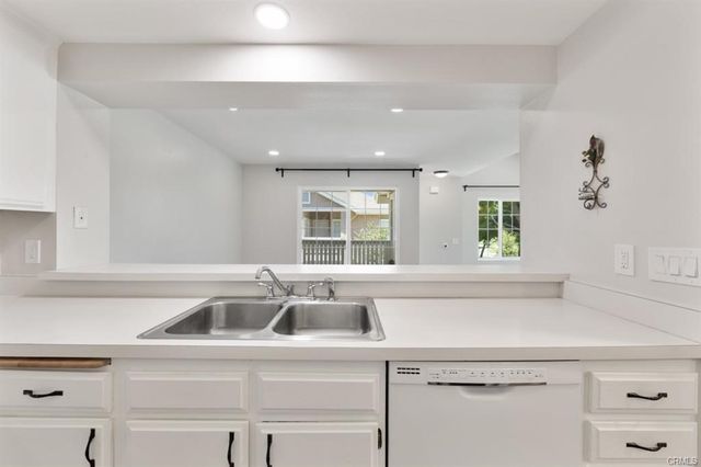 115 Greenfield, Irvine, CA 92614