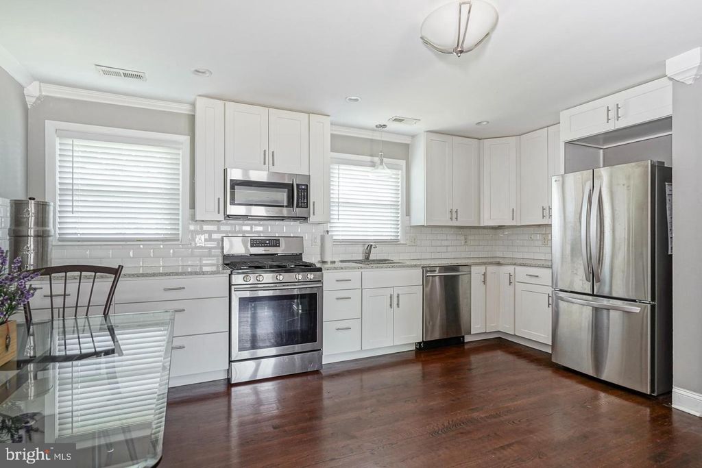 50 E VINE ST, GIBBSTOWN, NJ 08027 — photo 2