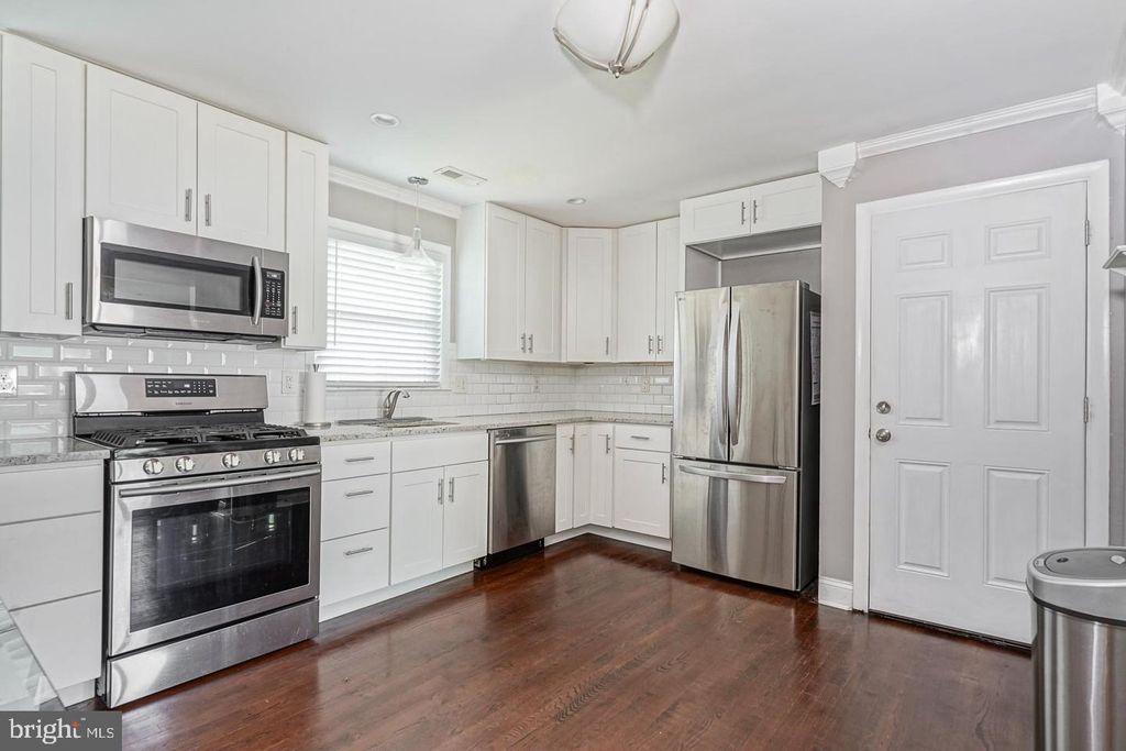 50 E VINE ST, GIBBSTOWN, NJ 08027 — photo 3