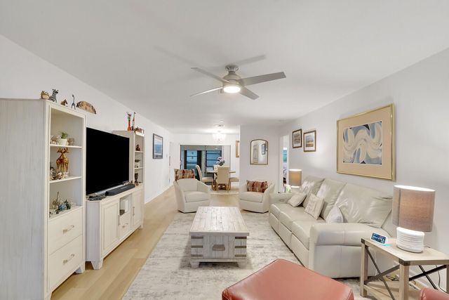 4180 Mango Tree Court B, Boynton Beach, FL 33436