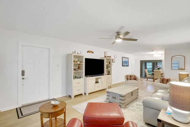 4180 Mango Tree Court B, Boynton Beach, FL 33436