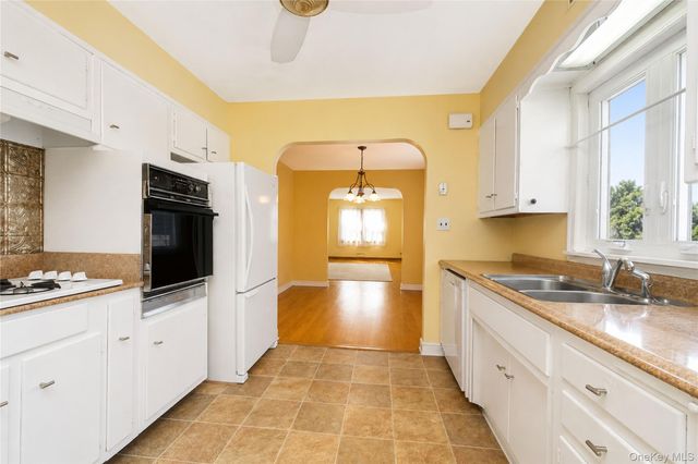 3895 Amboy Road, Staten Island, NY 10308