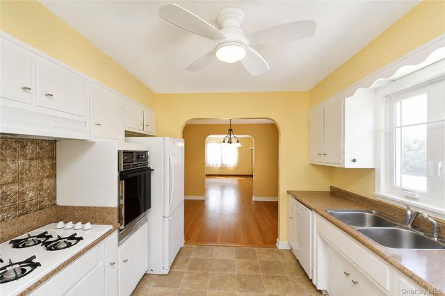 3895 Amboy Road, Staten Island, NY 10308