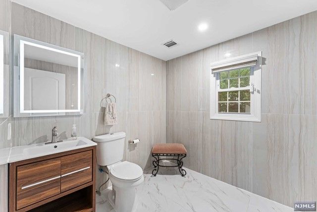 96 Hazelton Street, Ridgefield Park, NJ 07660