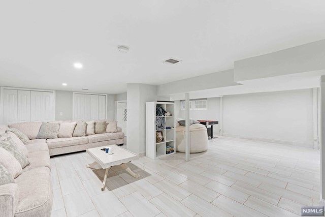 96 Hazelton Street, Ridgefield Park, NJ 07660