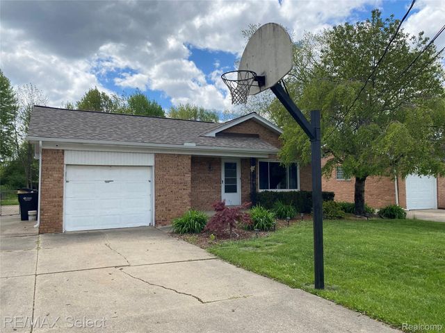 607 W Girard Avenue, Madison Heights, MI 48071