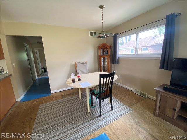 607 W Girard Avenue, Madison Heights, MI 48071