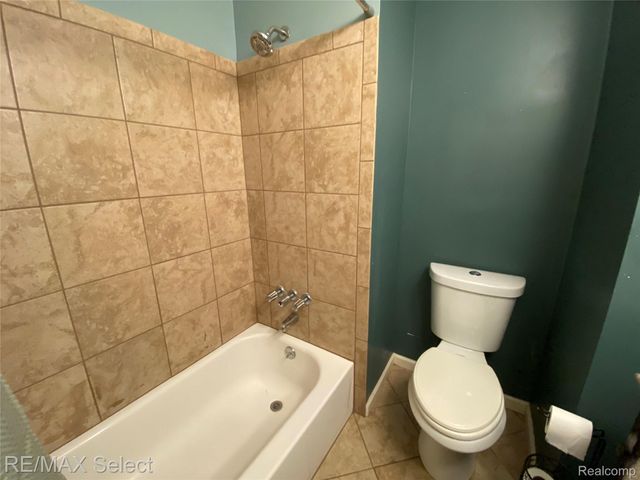 607 W Girard Avenue, Madison Heights, MI 48071