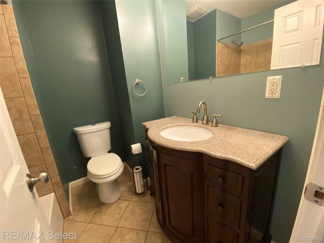 607 W Girard Avenue, Madison Heights, MI 48071