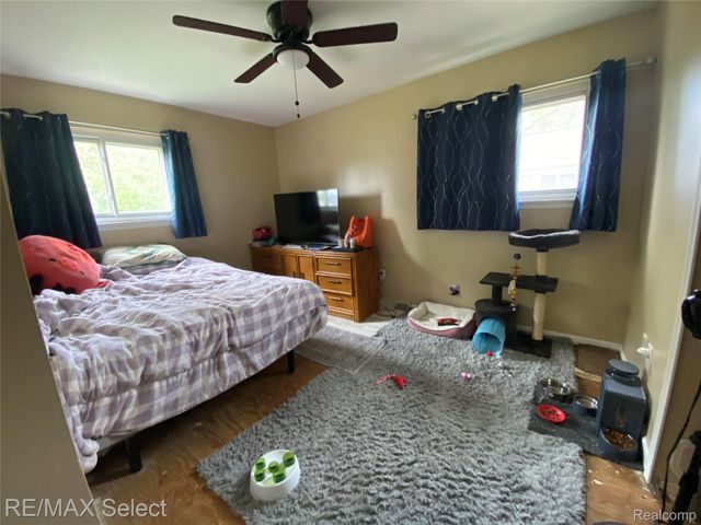 607 W Girard Avenue, Madison Heights, MI 48071