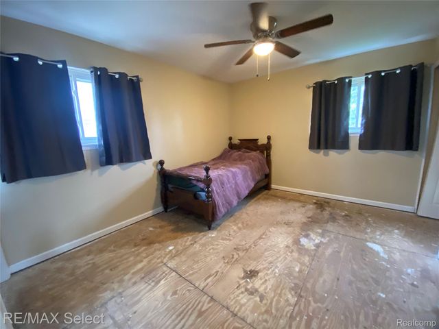 607 W Girard Avenue, Madison Heights, MI 48071