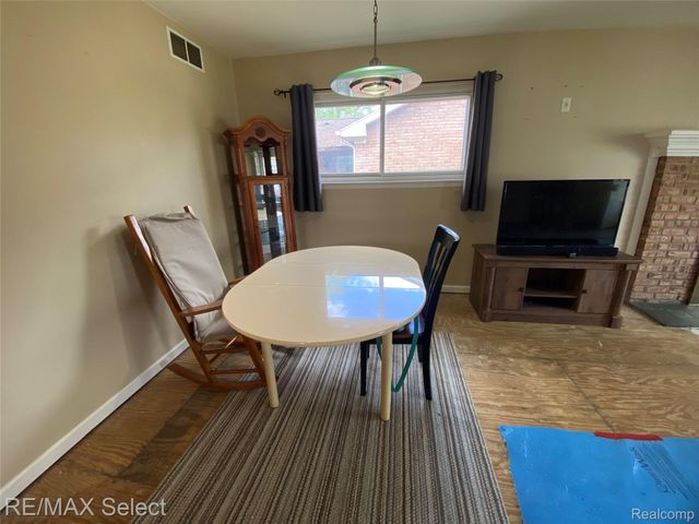 607 W Girard Avenue, Madison Heights, MI 48071