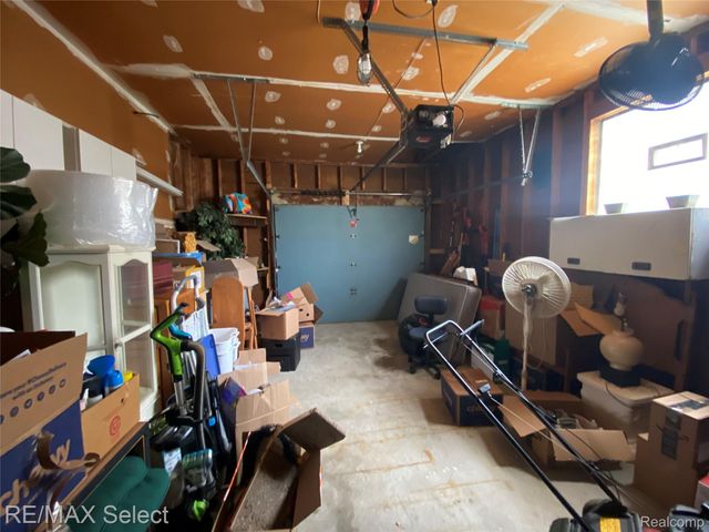 607 W Girard Avenue, Madison Heights, MI 48071