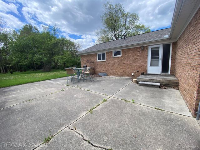 607 W Girard Avenue, Madison Heights, MI 48071