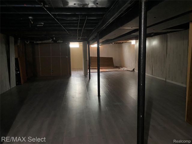 607 W Girard Avenue, Madison Heights, MI 48071