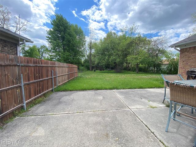 607 W Girard Avenue, Madison Heights, MI 48071