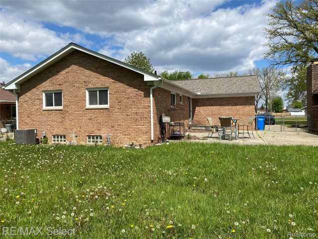607 W Girard Avenue, Madison Heights, MI 48071
