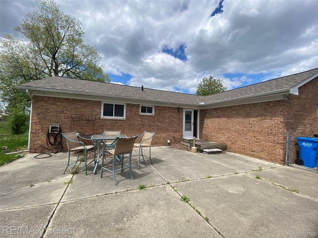 607 W Girard Avenue, Madison Heights, MI 48071