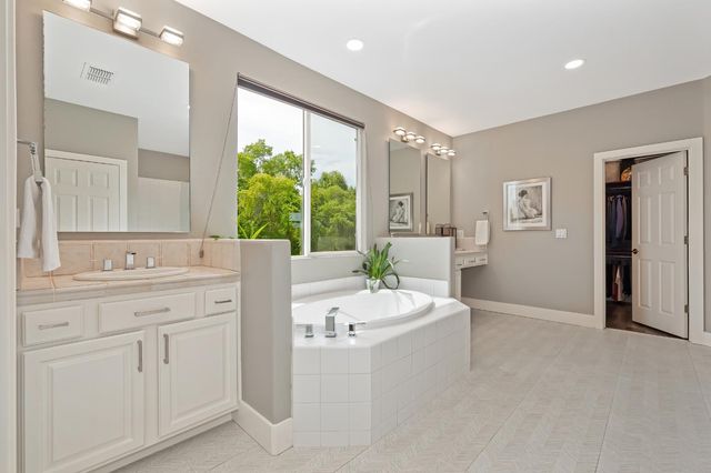 4256 Burgundy Ct, Loomis, CA 95650