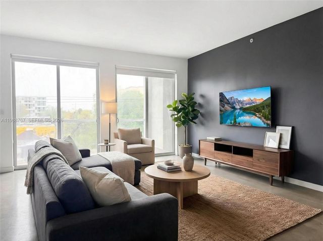 765 NW 1st St 301, Miami, FL 33128