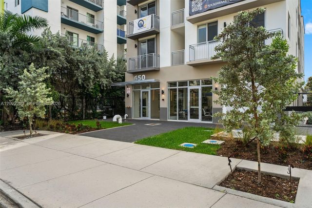 650 SW 1st St 403, Miami, FL 33130
