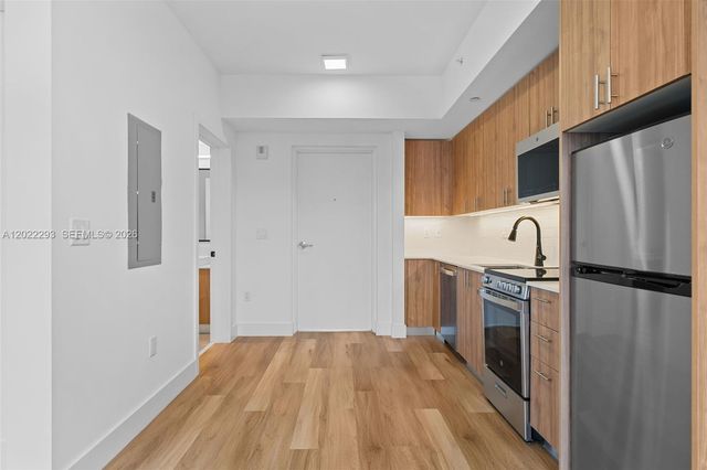 650 SW 1st St 403, Miami, FL 33130