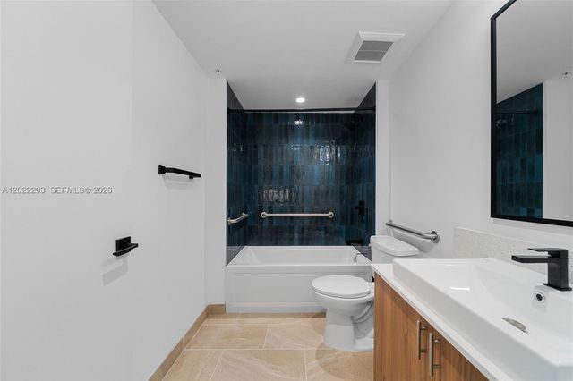 650 SW 1st St 403, Miami, FL 33130