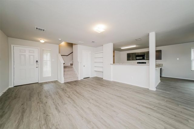 220 Blue Crane Street, Huntsville, TX 77320